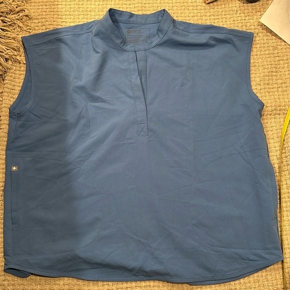 Figs Tops - FIGS WOMENS RAFAELLA SCRUBS TOP XL